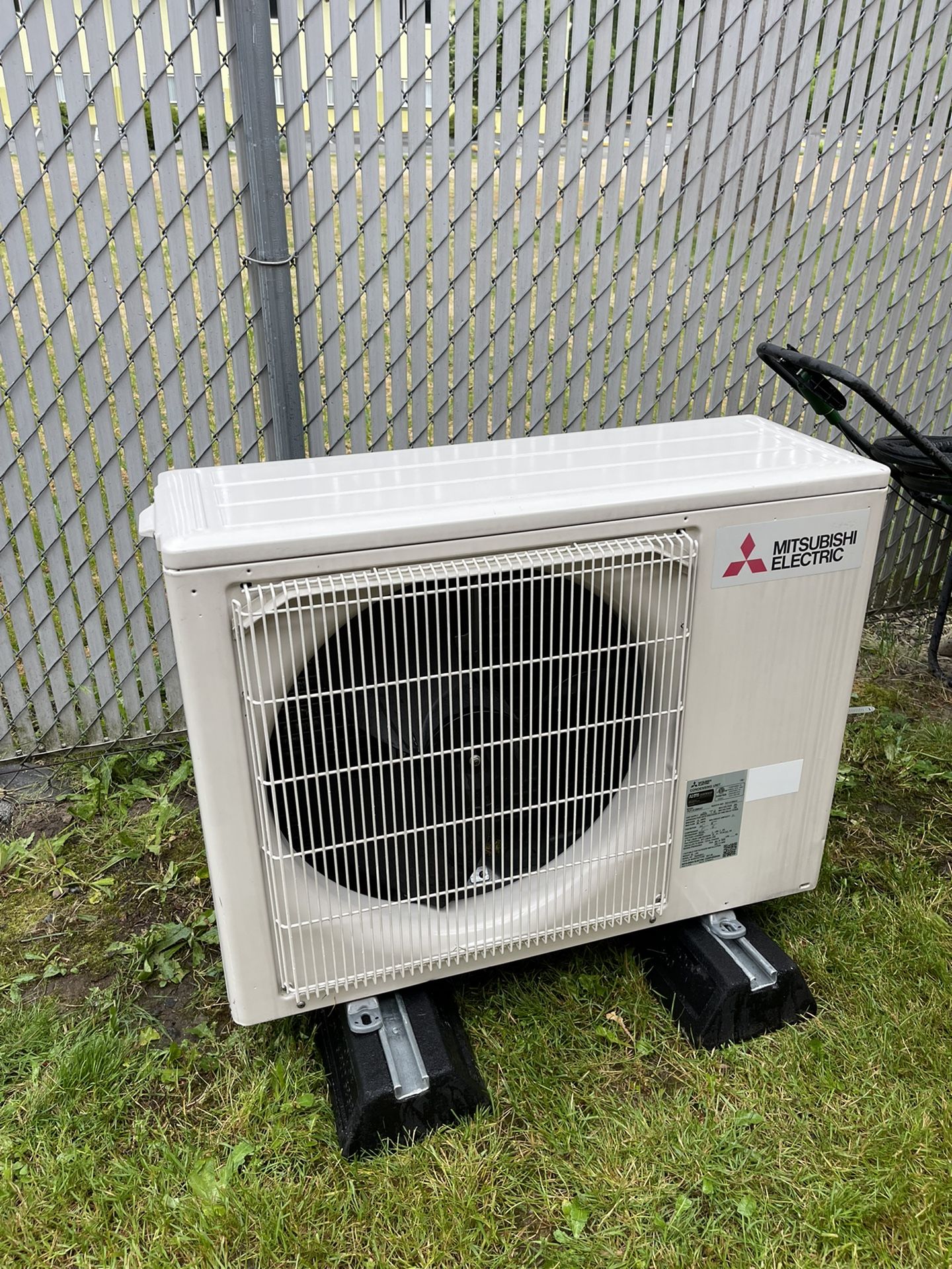 Mitsubishi Outdoor And Indoor AC Unit