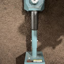 Finch & Mclay Knee Kicker Carpet Installer
