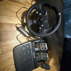 Logitech G920 Steering Wheel With Pedals