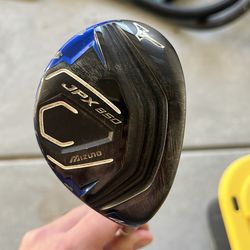 Mizuno 4 hybrid golf club