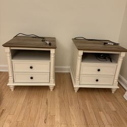 2 Farmhouse End Tables w/4 Solid Wood Feet, 2 Drawers Sofa Side Table with Charging Station