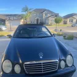 20002 Mercedes-Benz CLK-Class Convertible 