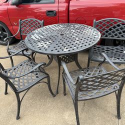 Cast aluminum patio set