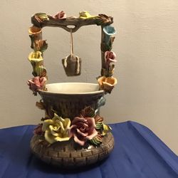 Capodimonte  Fine Porcelain Wishing Well Antique/Vintage 16” No Chips