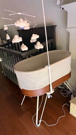 SNOO Smart Sleeper Bassinet + Extra Swaddle Sacks & Fitted Sheets + Mobile