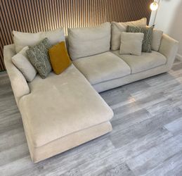 Sectional Couch – Mario Capasa Feathers Beige – Like New