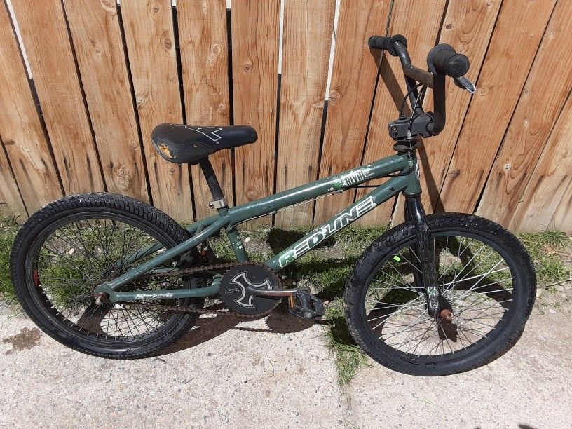 Redline bikes rival best sale 20 freestyle bmx