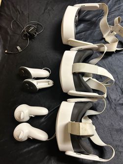 Meta Oculus Quest 3 VR Headset Bundle  P97
