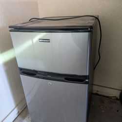 Free Non-Working Dorm Fridge Freezer