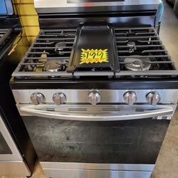 New Samsung 5 Burner Gas Stove With Air Fry 30" Wide
