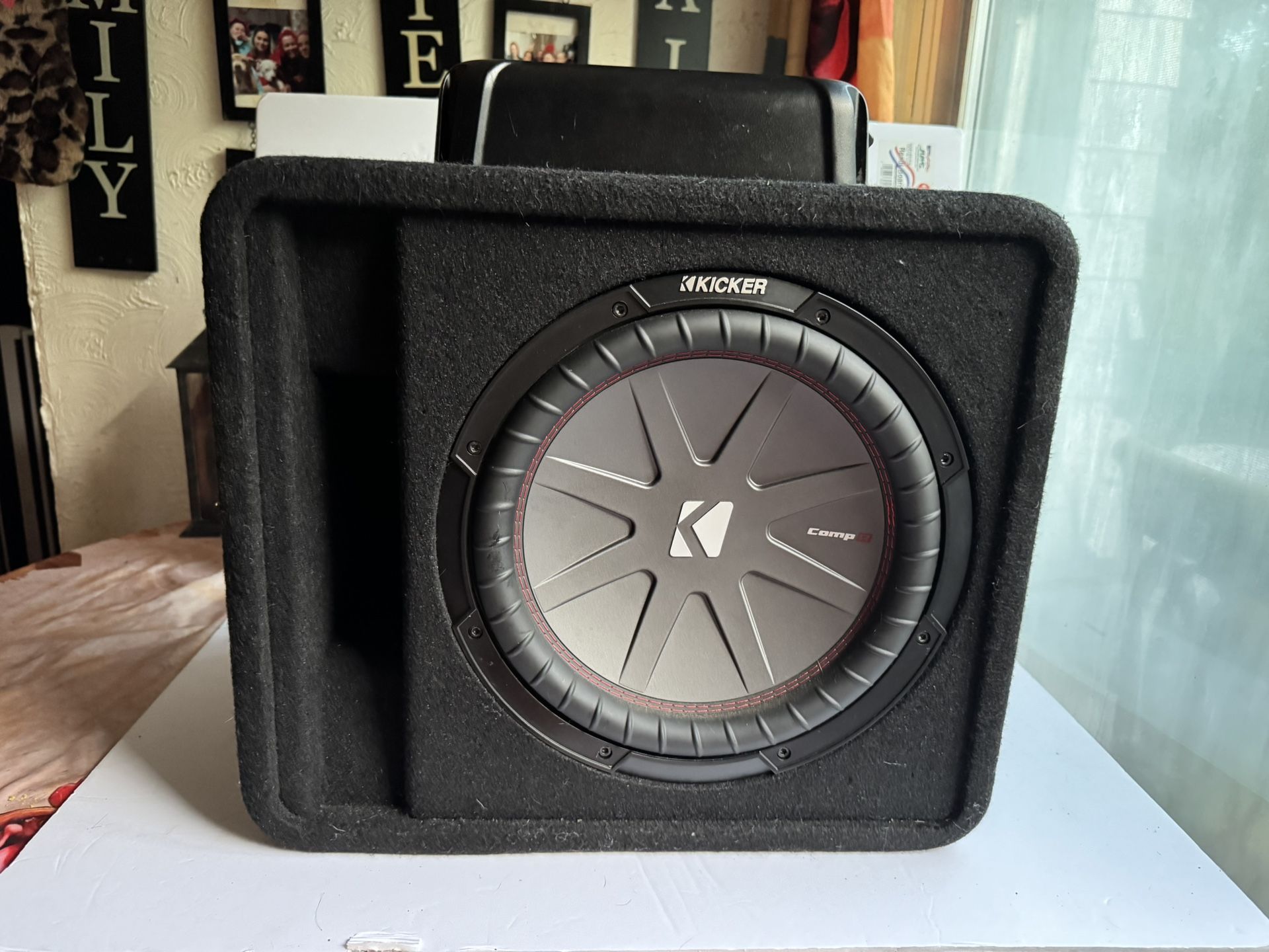 12"Kicker Comp R in ported box and Pioneer 800w amp amazing setup see pics