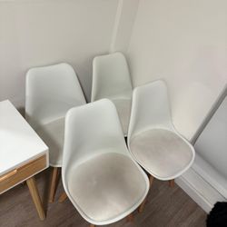 4 Dining chairs $20 set of 4