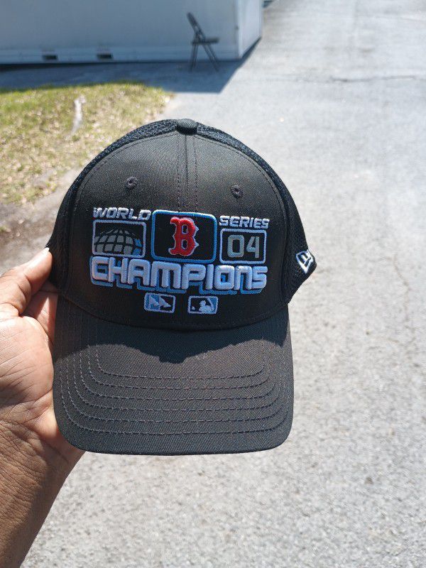 *NEW* BOSTON RED SOX 2004 World Series CHAMPIONS Commemorative Fitted Hat Black