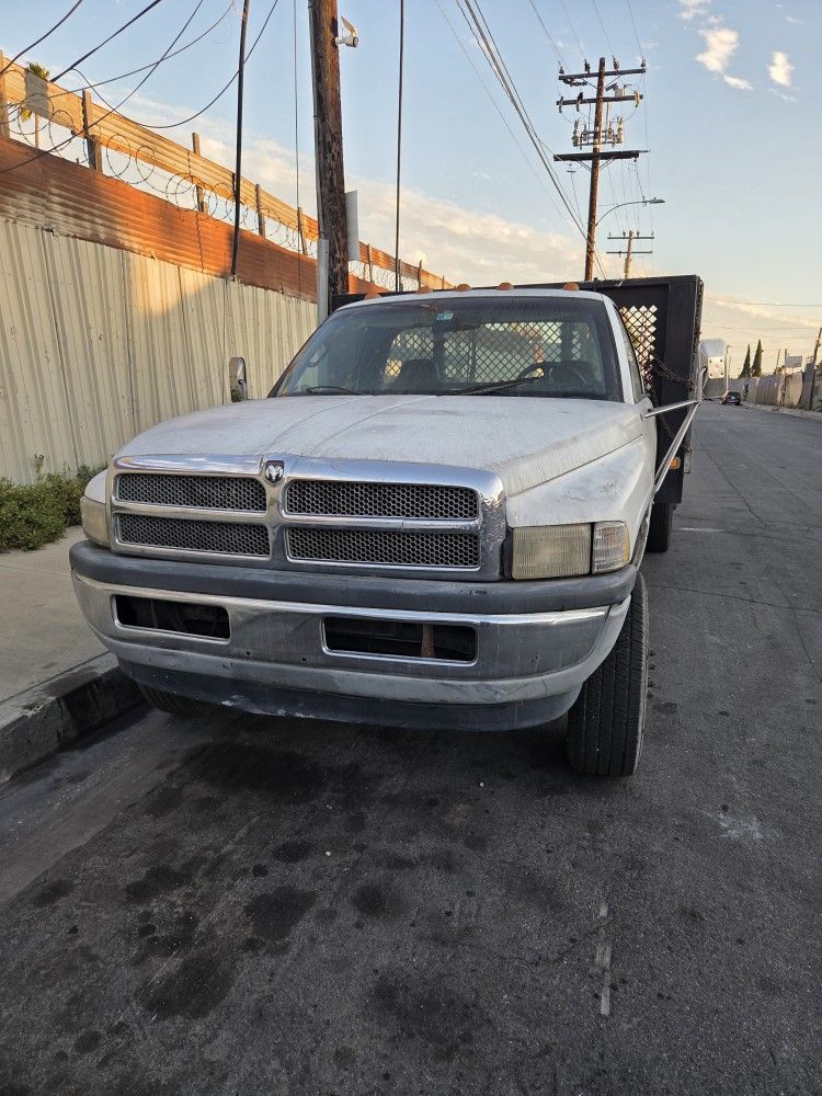 2000 Dodge Ram 3500 For Parts