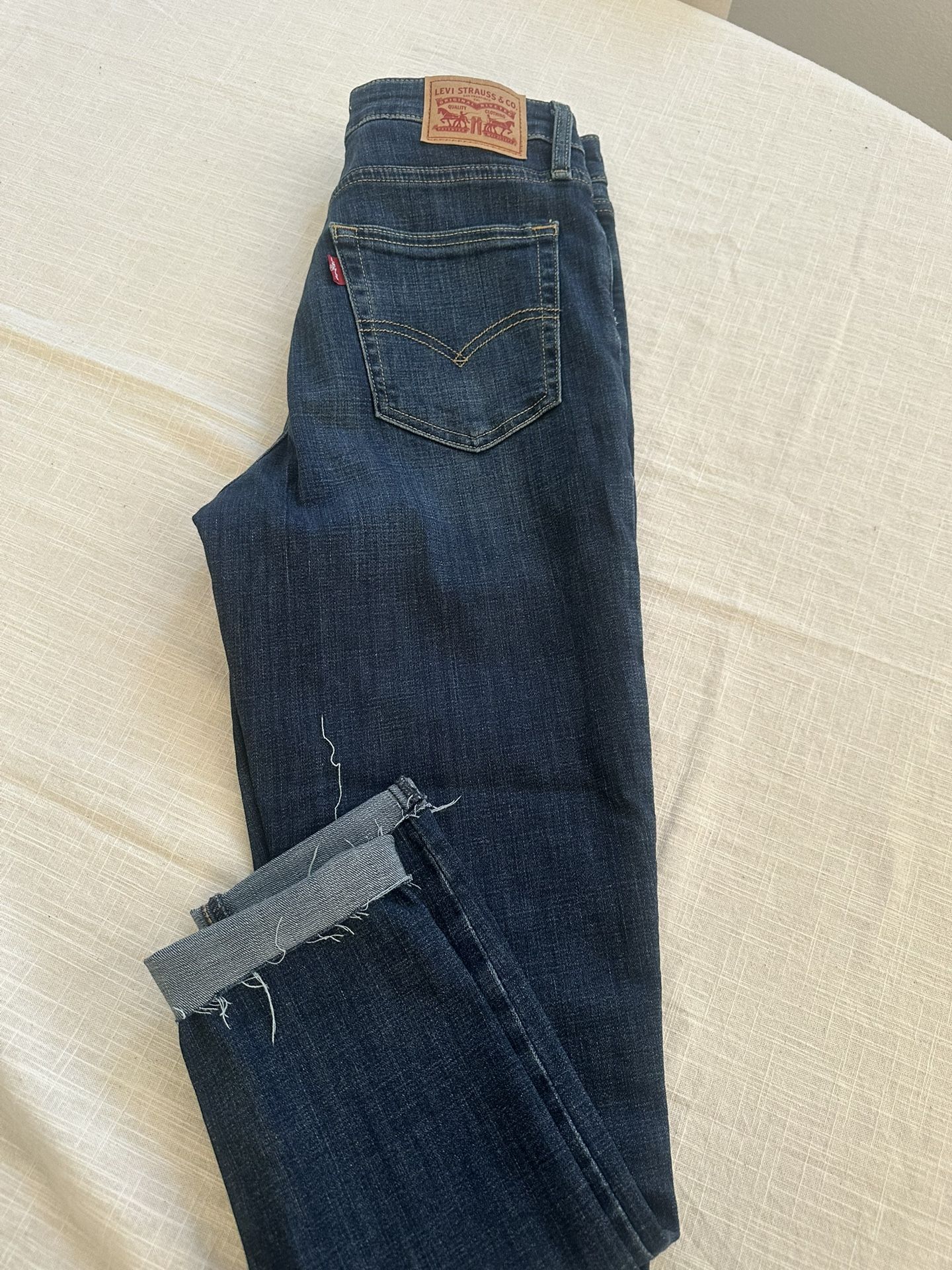 Levi High Rise Skinny Size 28