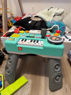 Dj kid booth