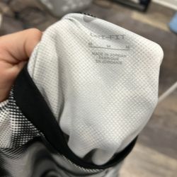 nike black and white youth medium 