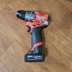 Milwaukee M12 FUEL 1/2 in. Hammer Drill 4Ah