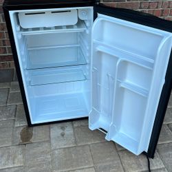 College Mini Fridge Igloo
