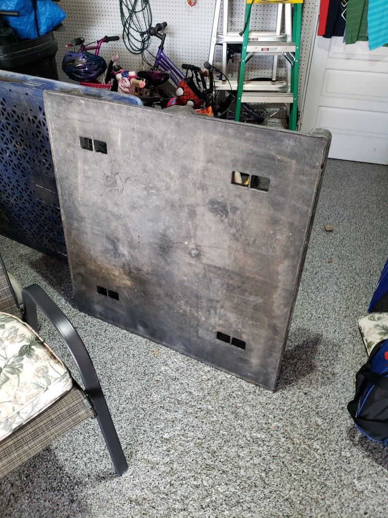 4 Heavy Duty Plastic Pallets.