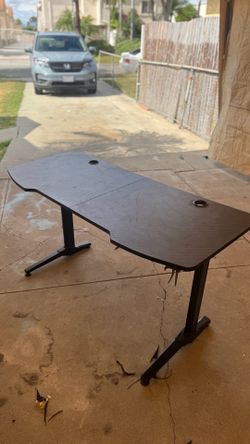 Gaming table