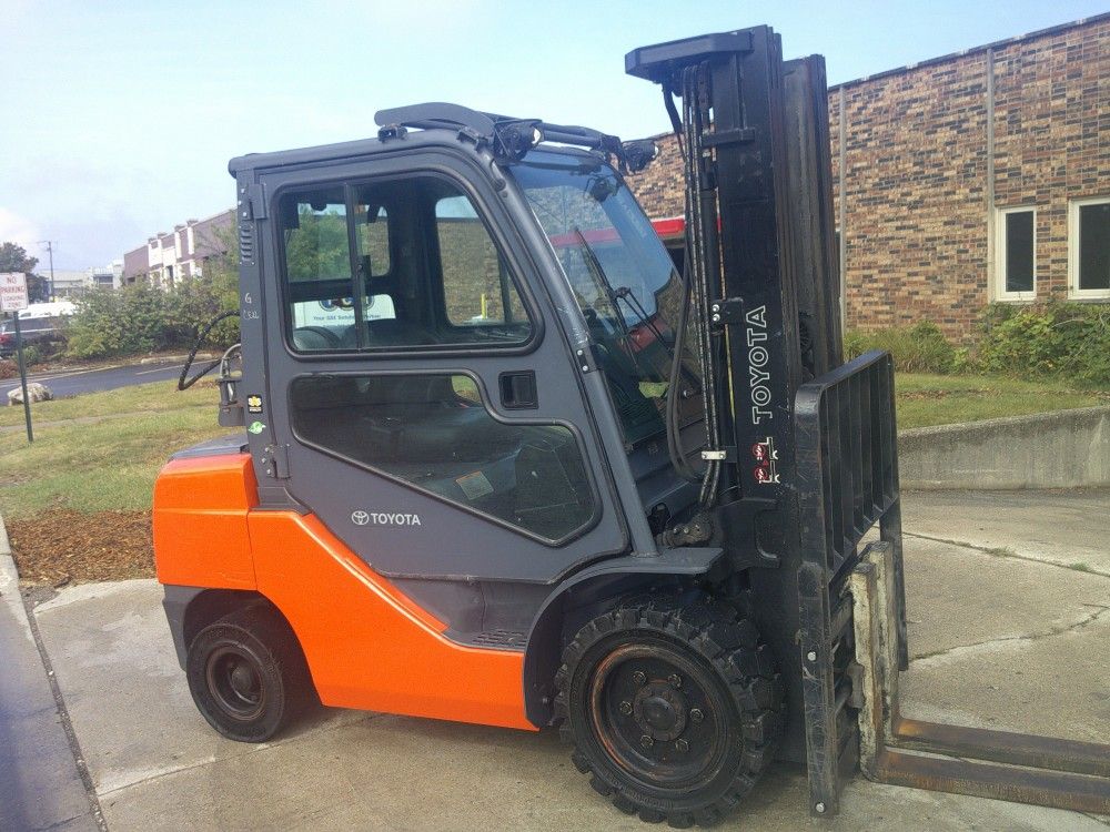 6000 LB. Capacity 2019 Pneumatic Toyota Forklift 