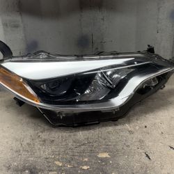 2014 2015 2016 Toyota Corolla Right Passenger Side Headlight OEM