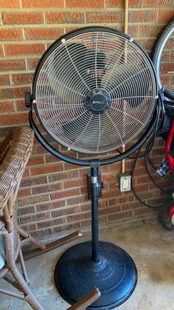 Standing adjustable Fan 3 speeds