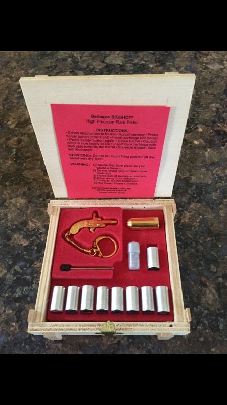Berloque miniature flare pistol gun
