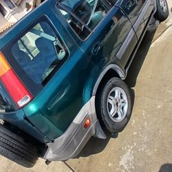 Honda Crv For PARTS! ENGINE GOOD NEEDS TO BE TOWED