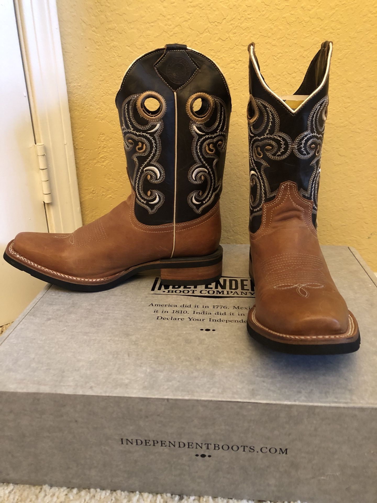 El Carril boots 9 1/2 in womens, 7 1/2 mens