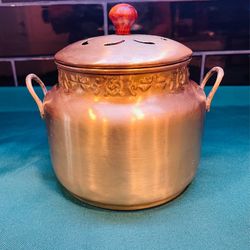 Vintage solid brass simmering pot used for potpourri or incense. Lovely embossed detailing