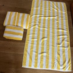 4 HEAVY/LARGE BATH TOWELS-LIKE NEW