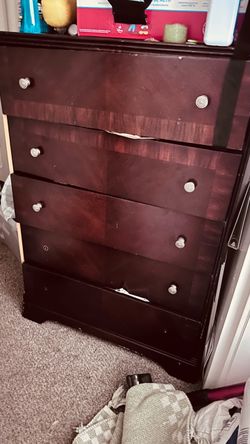 Mueble cajones grandes tiene mucho espacio