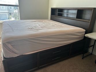King size bot with Seally mattresses