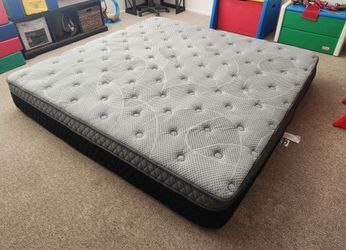 12" Medium Firm King Hybrid Mattress