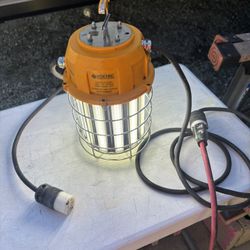 LIGHT LED 7000 LUMINS W/ EXTRA PLUG IN