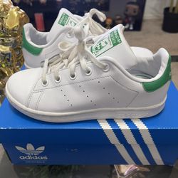 Adidas Stan Smith (Big Kids) Size 2 Y