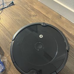 iRobot Roomba 694 Robot Vacuum-Wi-Fi Connectivity, Personalized Cleaning Recommendations