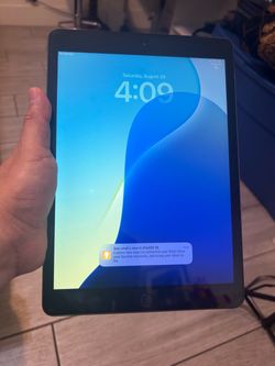 Pad gen 8th 32GB STORAGE  WIFI + cellular