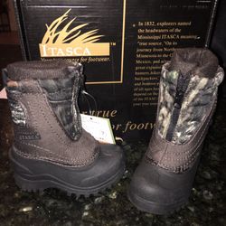 Children’s Itasca Snow Boots - Brand new - Size 7