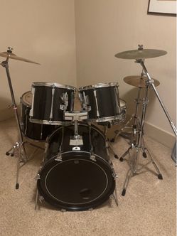 Vintage Tama 5 pc Rockstar Drum Set can make it a 7pc if want