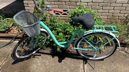 Ladies New/Barely Used Bike