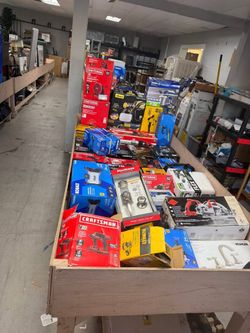 Hey guys! 🔥 You ready for tomorrow or what?! It’s Friday $35 bins sale! 💥 And guess what — buy 5 items, get 1 FREE! 🙌 Sí, ¡compra cinco y el sexto 