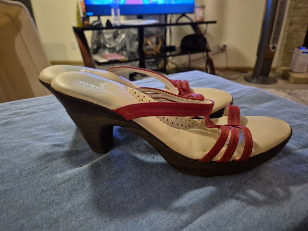 Womens Strapy Red Wedges Size 8.. 5 Bucks