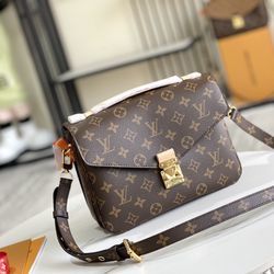 Classic women's shoulder bag