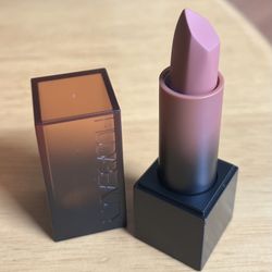HUDA BEAUTY Power Bullet Cream Glow Cream Lipstick