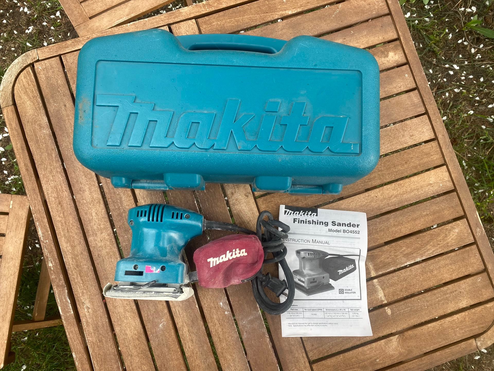 Makita BO4552 Finishing Sander With Case And Instructions
