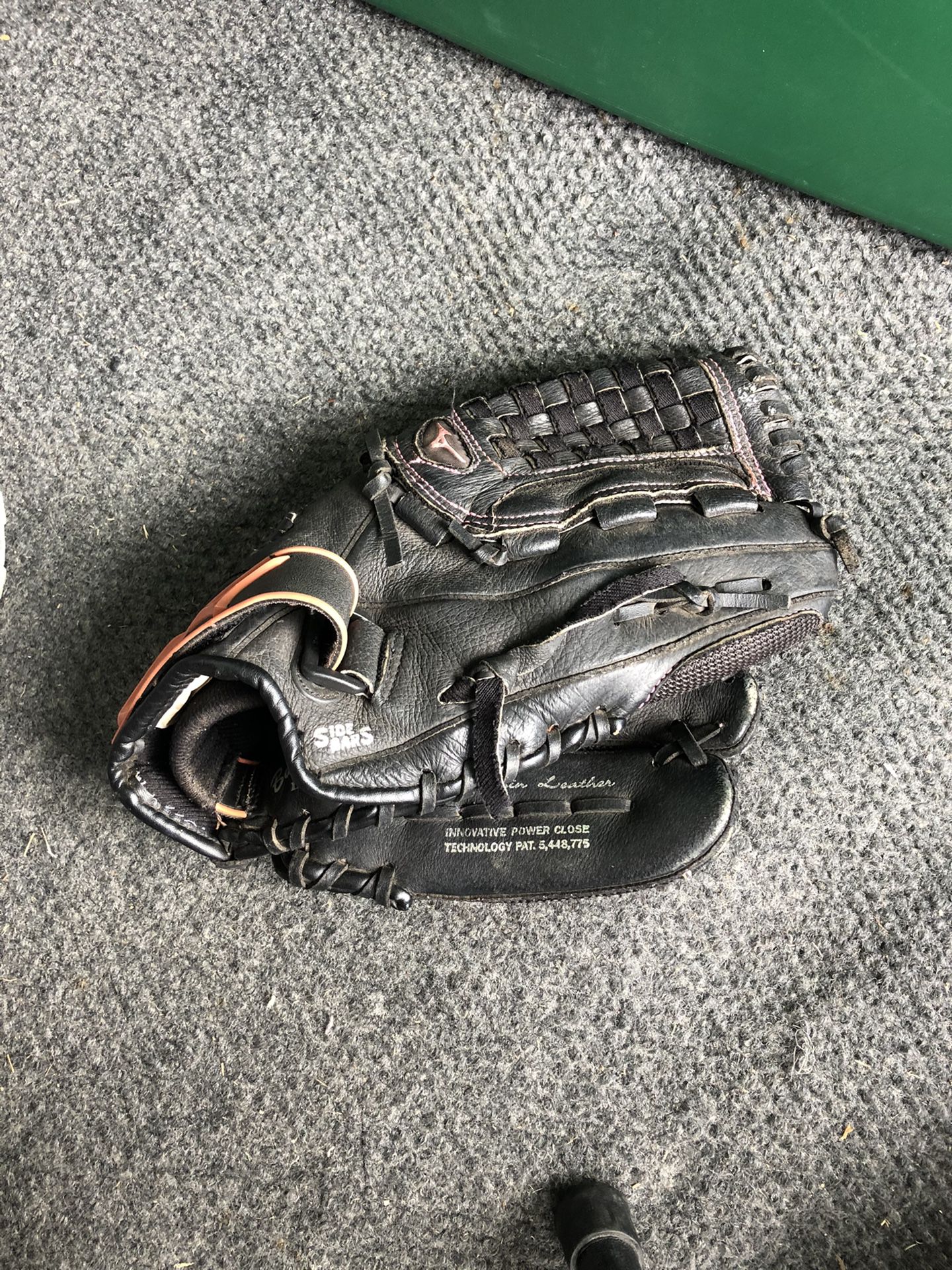 Mizuno youth softball glove