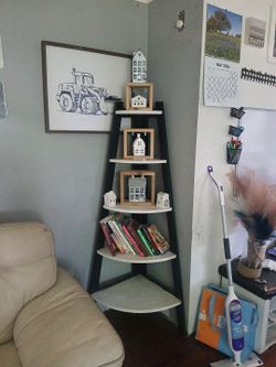 Corner shelf
